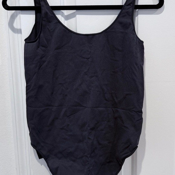 Skims Scoop Neck Tank Bodysuit - Picture 1 of 2